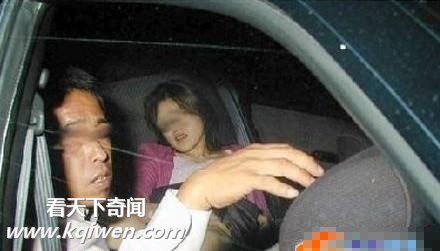 抓拍车震情侣各种尴尬的惊艳囧态(组图)